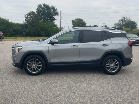 Used 2024 GMC Terrain SLT AWD/4WD image 3