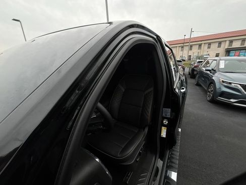 Used 2024 GMC Canyon Denali image 17