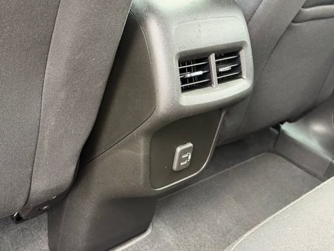 Used 2022 Chevrolet Equinox LS w/ LS Convenience Package AWD/4WD image 24