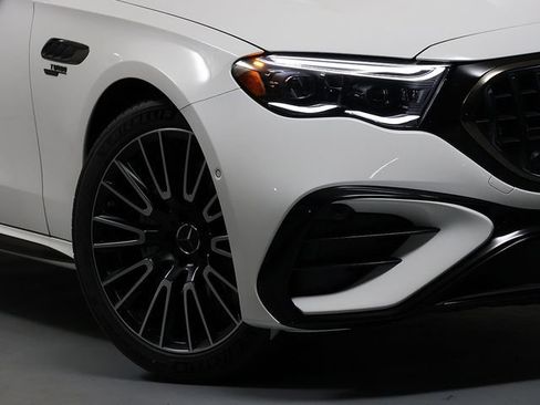 New 2026 Mercedes-Benz E 53 AMG e 4MATIC Sedan image 3