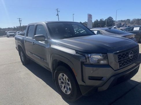 Used 2024 Nissan Frontier SV w/ Technology Package image 3