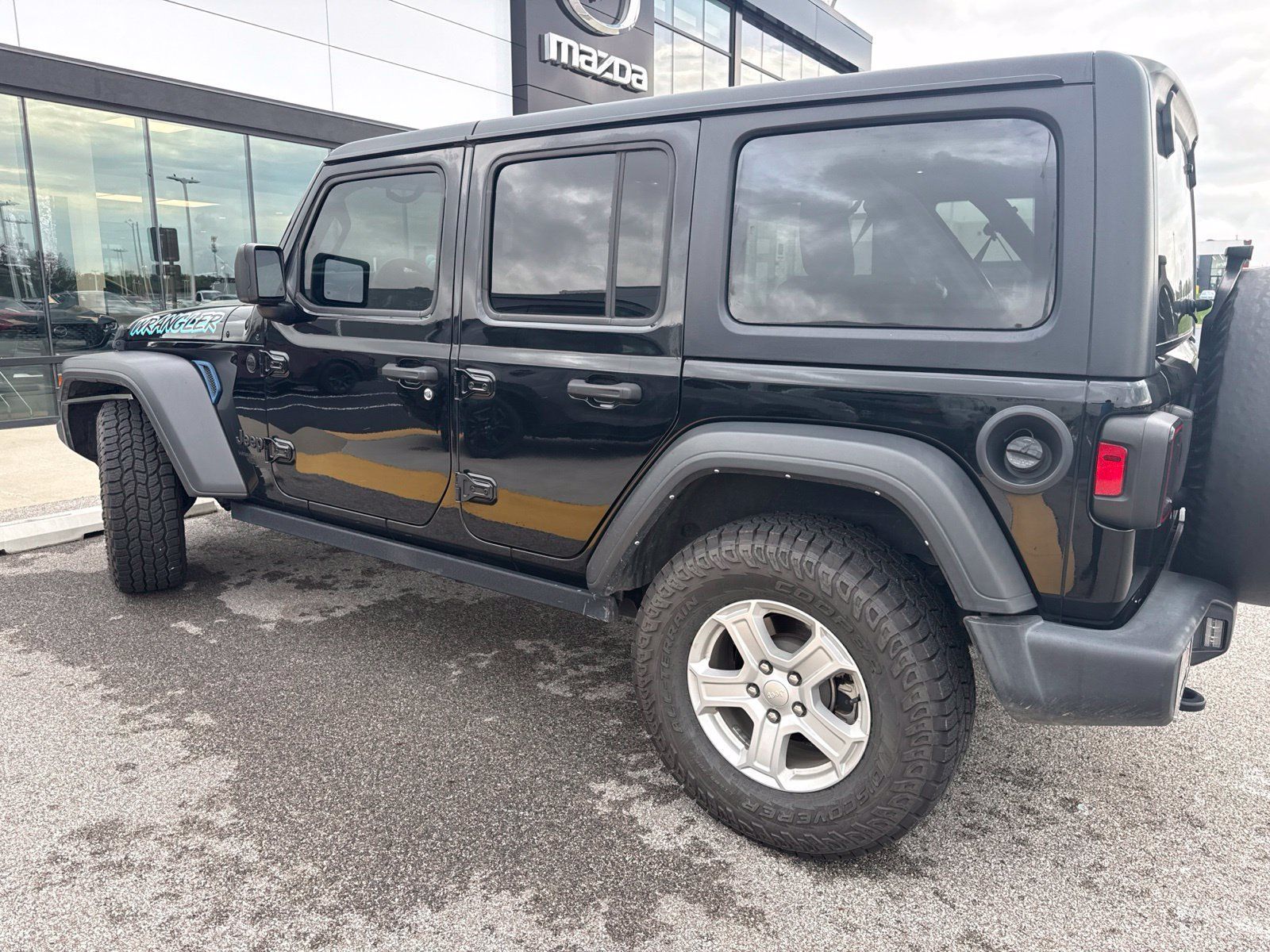Used 2021 Jeep Wrangler Unlimited Sport AWD/4WD image 3