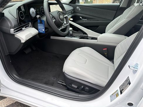 New 2026 Hyundai Elantra Limited image 9