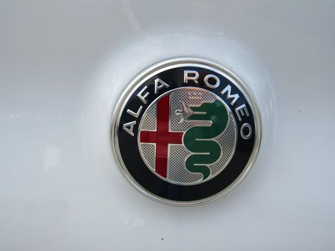 Used 2018 Alfa Romeo Giulia AWD image 11