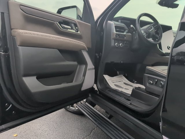Used 2026 GMC Yukon XL Denali Ultimate w/ LPO, Floor Liner Package AWD/4WD image 12