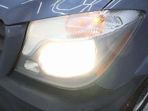 Used 2018 Mercedes-Benz Sprinter 2500 image 24