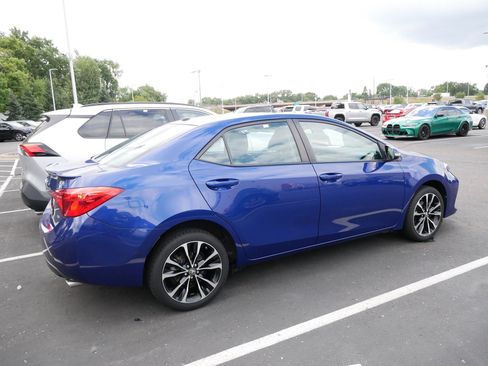 Used 2017 Toyota Corolla SE w/ SE Premium Package FWD image 3