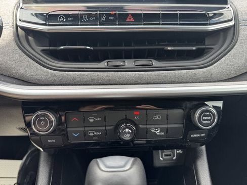 Used 2024 Jeep Compass Latitude AWD/4WD image 21
