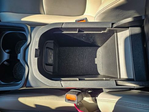 Used 2021 Toyota RAV4 XLE Premium image 29