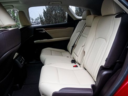 Used 2019 Lexus RX 350L w/ Premium Package image 8