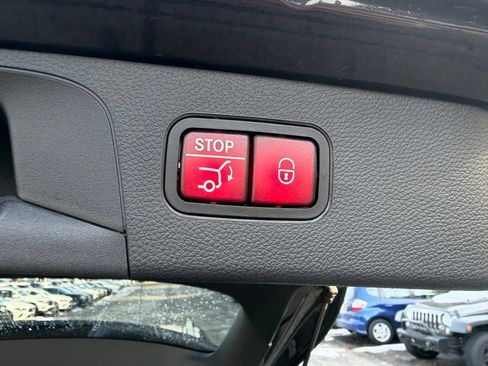 Used 2020 Mercedes-Benz GLC 300 4MATIC image 33