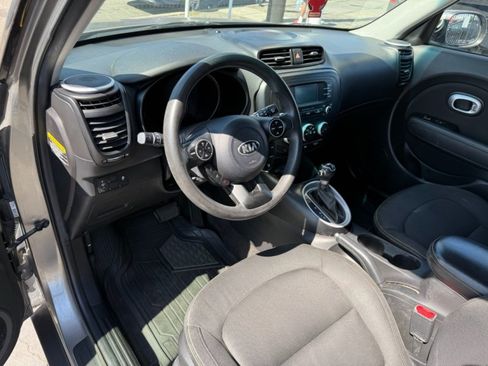 Used 2016 Kia Soul + FWD image 13