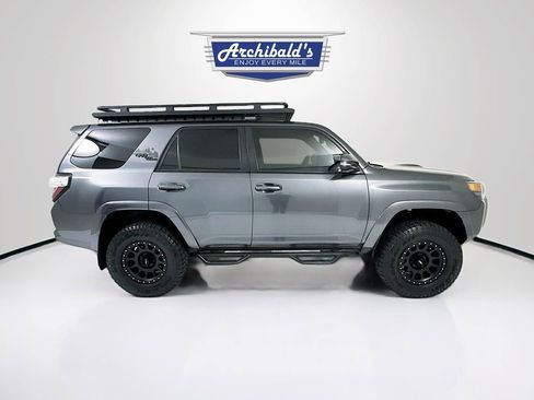 Used 2020 Toyota 4Runner TRD Off-Road Premium AWD/4WD image 9