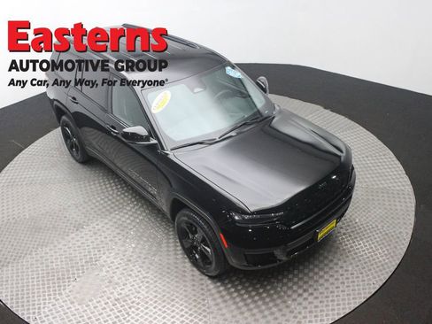 Used 2023 Jeep Grand Cherokee L Laredo image 3