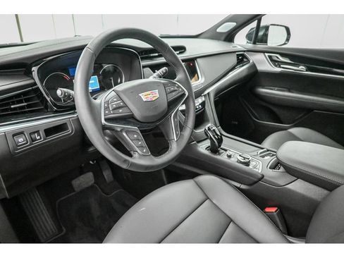 Certified 2025 Cadillac XT5 Premium Luxury image 9