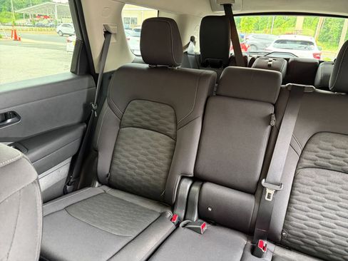 Used 2025 Nissan Pathfinder SV AWD/4WD image 42