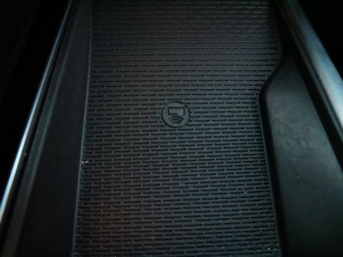 Certified 2025 Cadillac Escalade Luxury w/ LPO, Floor Liner Package image 32