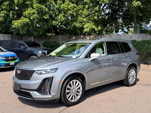 Used 2024 Cadillac XT6 Premium Luxury AWD/4WD image 2