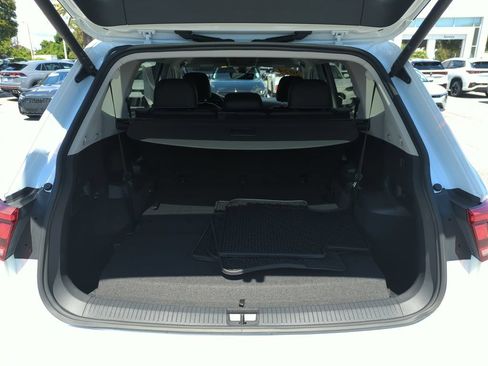 Used 2024 Volkswagen Tiguan SE FWD image 19