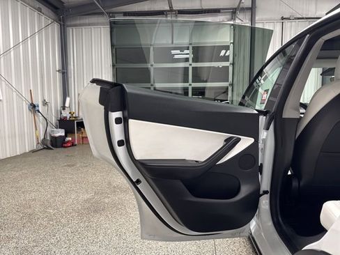 Used 2021 Tesla Model Y Long Range image 14