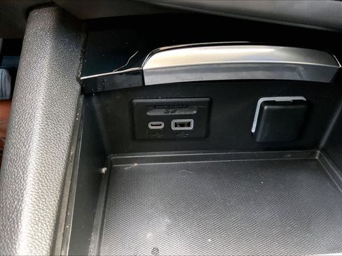 Used 2021 Buick Envision Essence w/ Technology Package I image 34