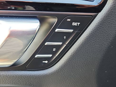 Certified 2025 Porsche Macan Turbo AWD/4WD image 24