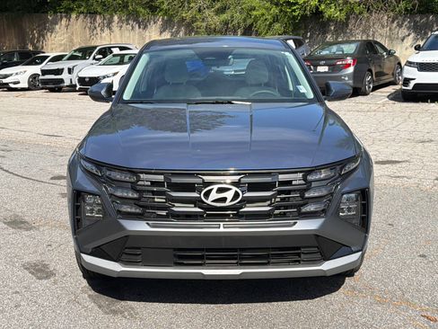 Used 2025 Hyundai Tucson SE FWD image 2