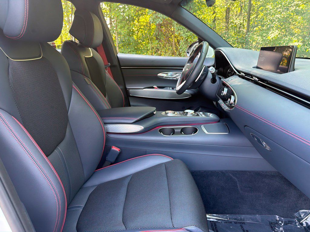 Used 2025 Genesis GV70 3.5T Sport AWD/4WD image 15