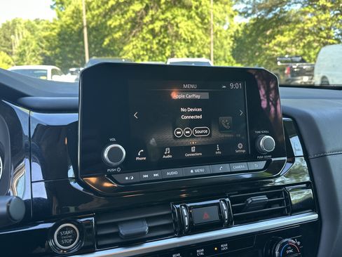 Used 2024 Nissan Pathfinder SV FWD image 25