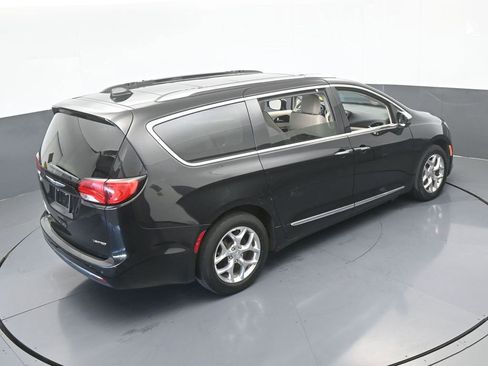 Used 2019 Chrysler Pacifica Limited image 55
