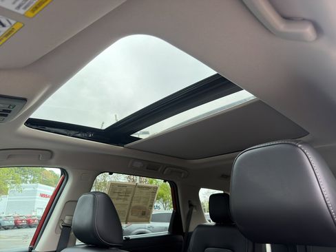 Certified 2024 Nissan Pathfinder SL w/ SL Premium Package image 30