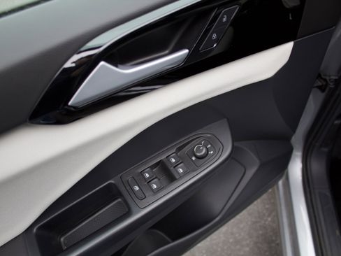 New 2025 Volkswagen Taos S image 9