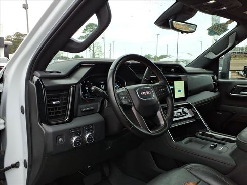 Used 2024 GMC Sierra 2500 AT4 w/ AT4 Premium Plus Package image 8