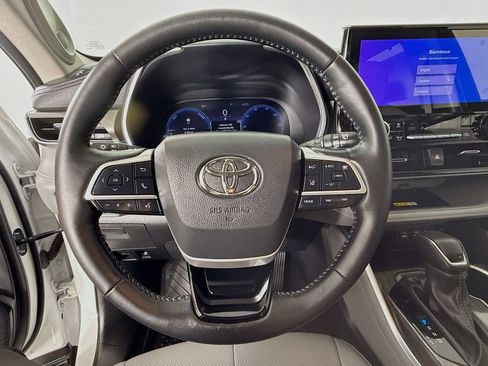 Certified 2025 Toyota Highlander Limited image 13
