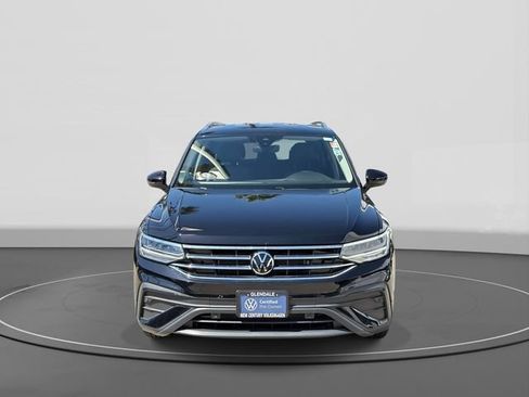Used 2023 Volkswagen Tiguan SE FWD image 2