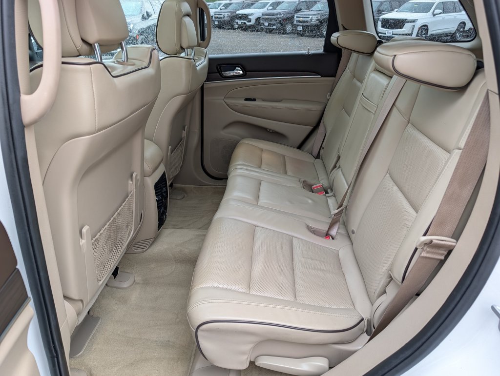 Used 2020 Jeep Grand Cherokee Overland AWD/4WD image 16