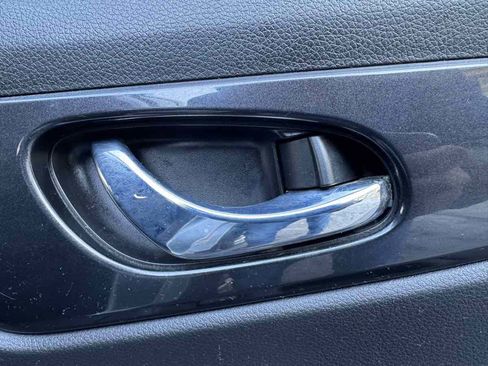 Used 2017 Nissan Rogue S image 32