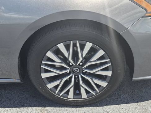 Used 2025 Nissan Altima 2.5 SV FWD image 17