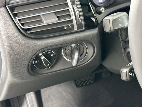 Certified 2025 Porsche Macan image 35