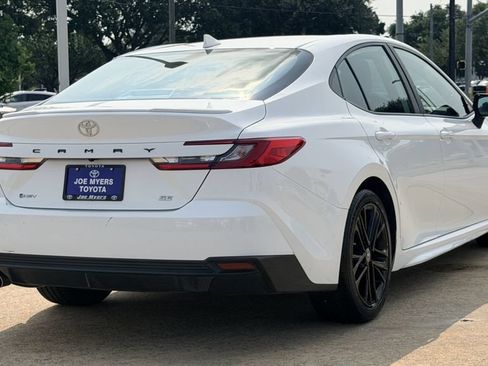 Used 2025 Toyota Camry SE FWD image 7