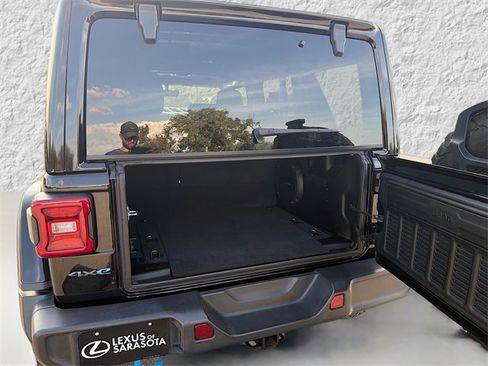 Used 2022 Jeep Wrangler Unlimited Rubicon 4xe image 14