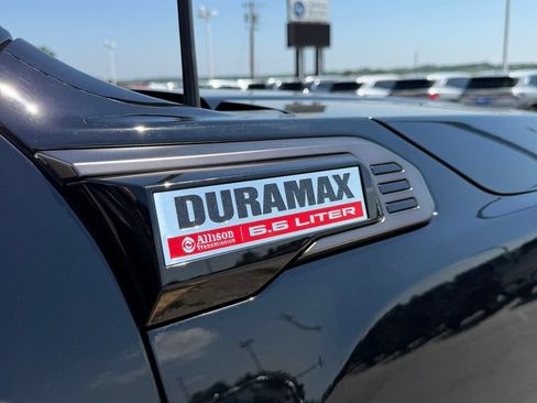 Used 2025 GMC Sierra 2500 AT4X AWD/4WD image 9