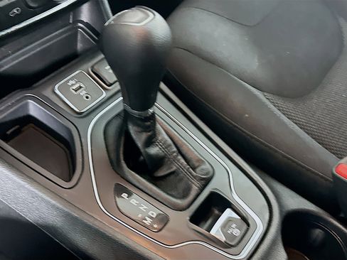 Used 2019 Jeep Cherokee Latitude w/ Popular Appearance Group image 24