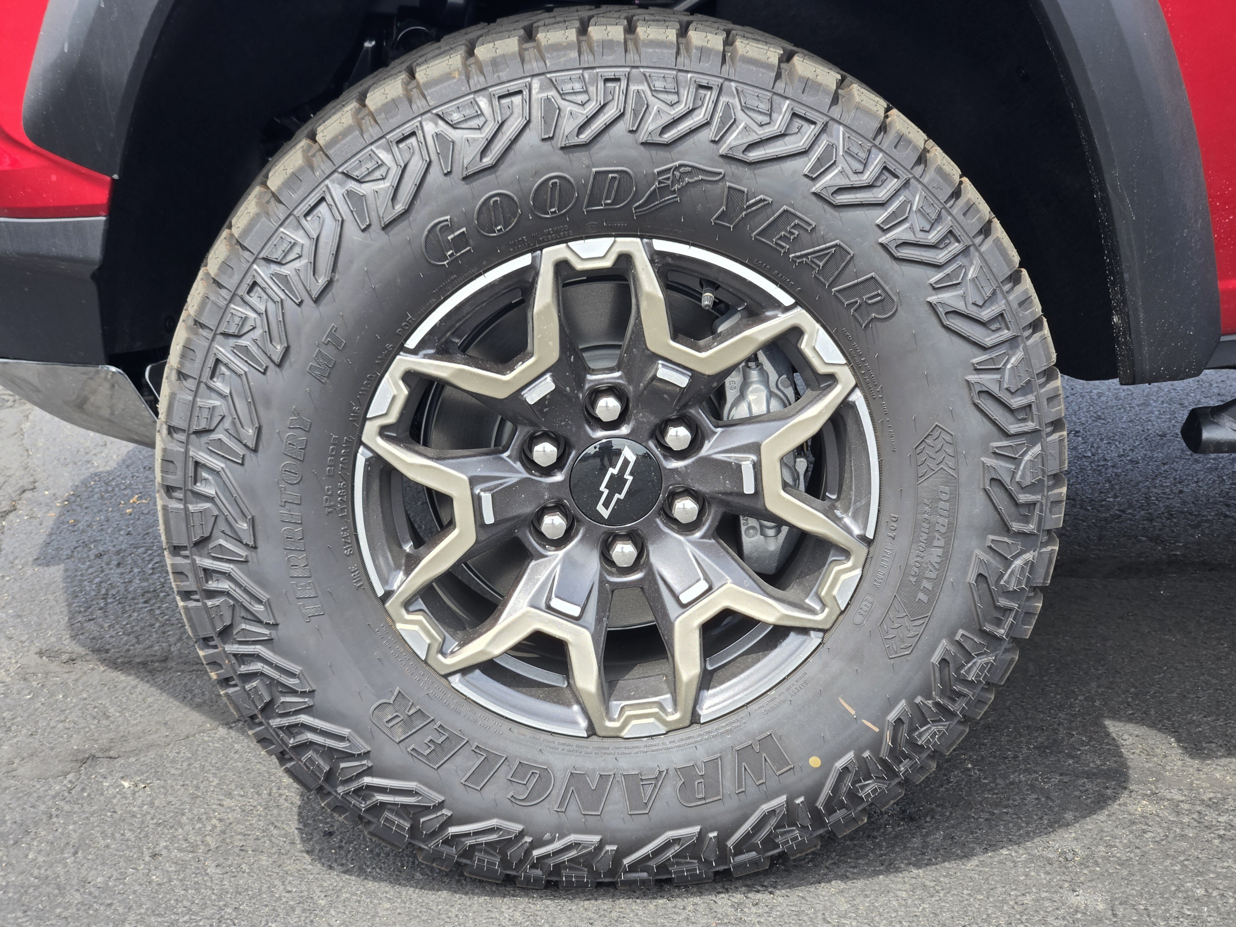 New 2026 Chevrolet Colorado ZR2 w/ Technology Package AWD/4WD image 10