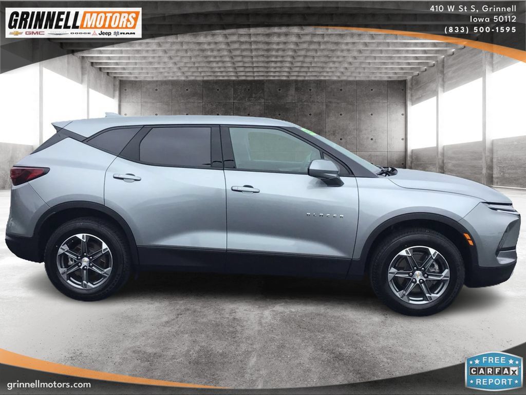 Used 2025 Chevrolet Blazer LT AWD/4WD image 4