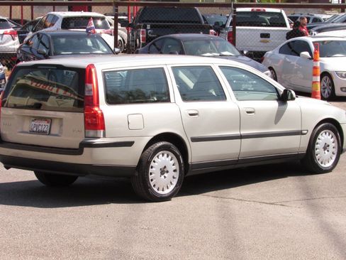 Used 2001 Volvo V70 2.4 image 8