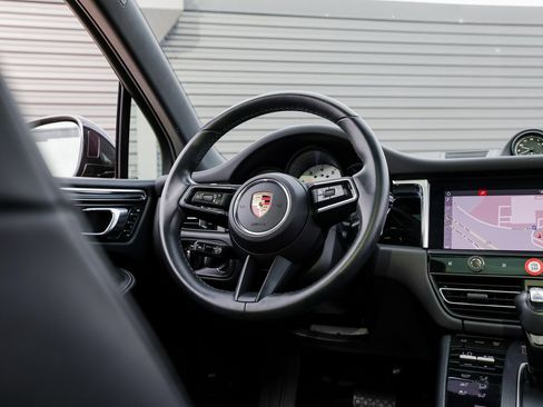 Certified 2024 Porsche Macan image 25