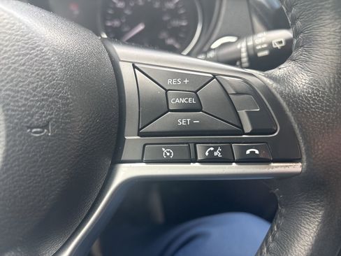 Used 2017 Nissan Rogue SL FWD image 26