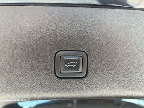 Used 2021 Chevrolet Traverse LT AWD/4WD image 23
