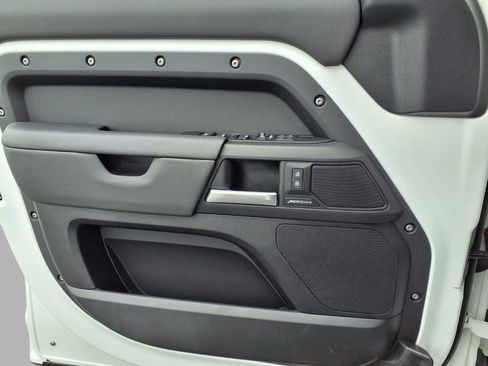 Used 2025 Land Rover Defender 110 S image 18